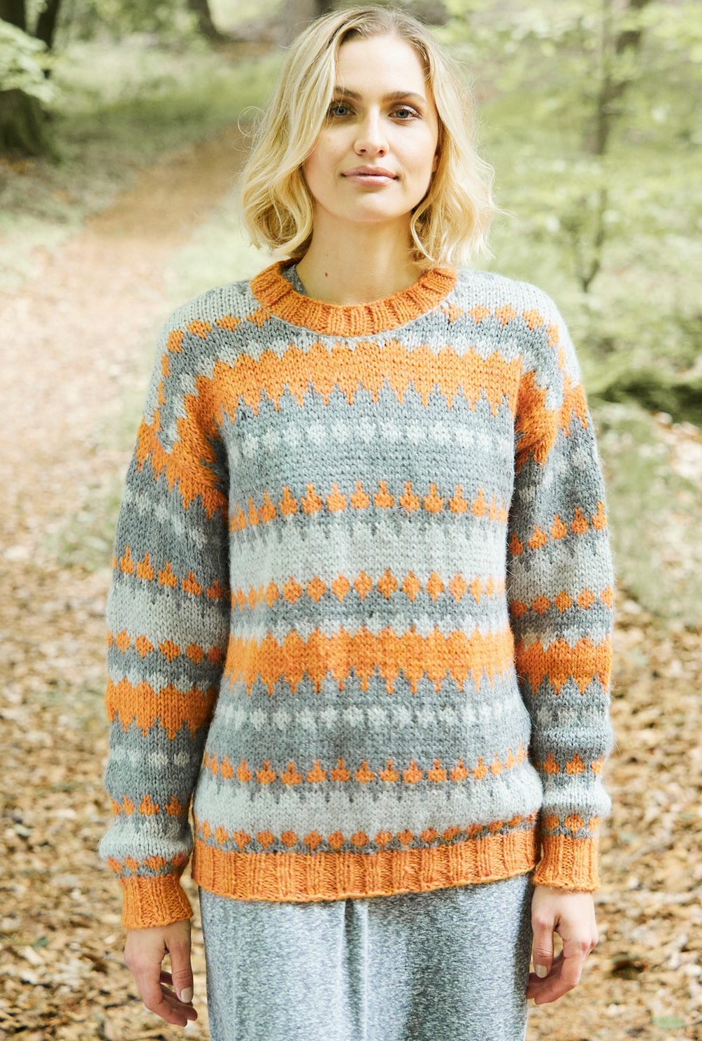 Dreifarbiger Pullover im Jacquardmuster