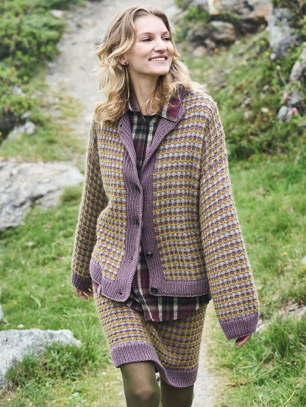 Modellansicht Bild 1: Cardigan und Rock