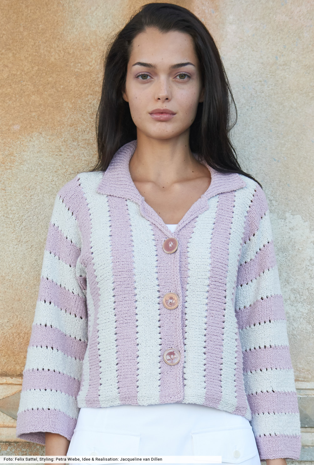 Modellansicht Bild 2: Quergestrickte Streifenjacke