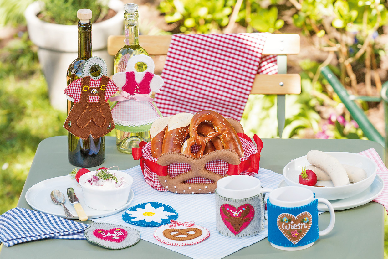 Modellansicht Bild 1: Genähte Tischdeko und gestrickte und gestickte Outfits fürs Oktoberfest