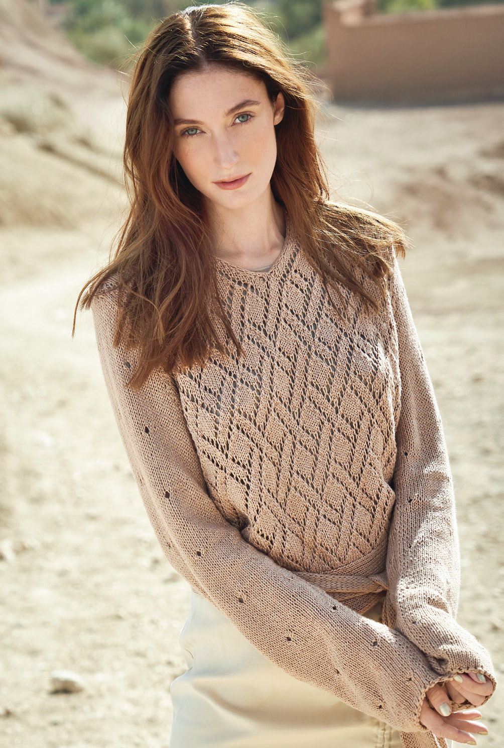 Modellansicht Bild 2: Eleganter Pulli in Camel mit Taillenband