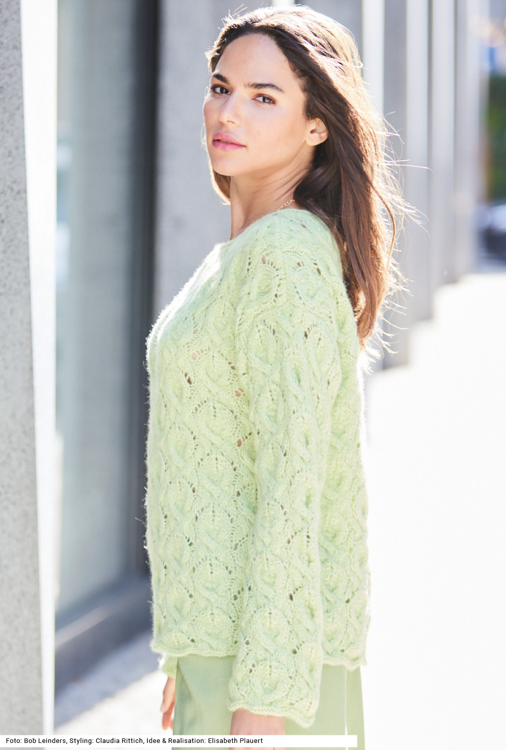 Modellansicht Bild 3: Pullover mit Blattmuster in Hellgrün