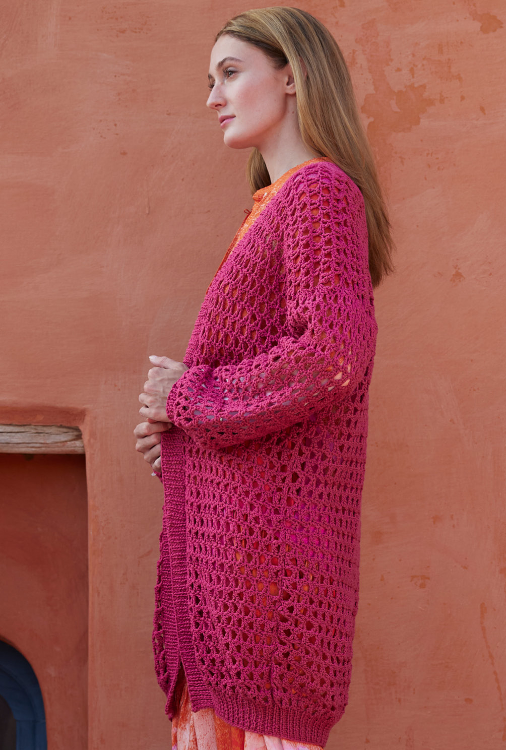 Modellansicht Bild 4: Longjacke in Netzmuster-Optik