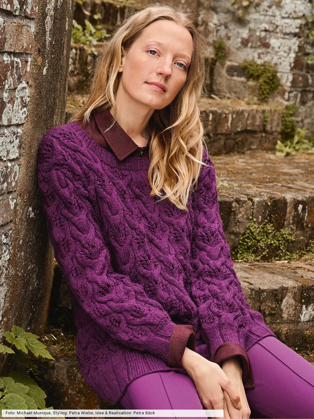 Modellansicht Bild 1: Pulli im Zopf-Ajourmuster