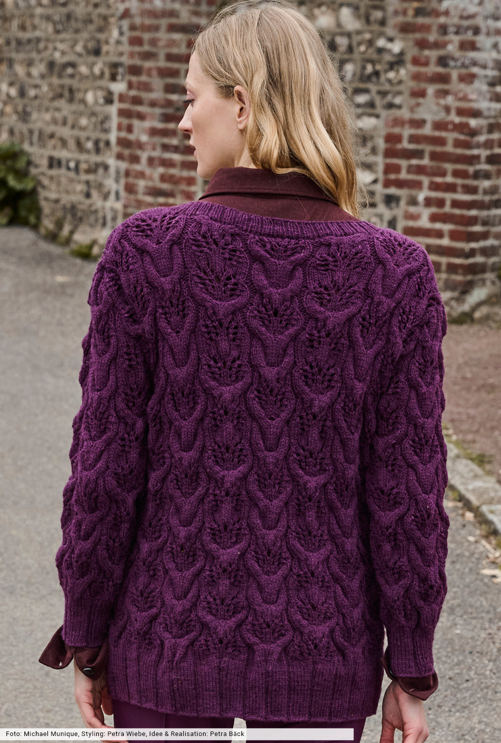 Modellansicht Bild 5: Pulli im Zopf-Ajourmuster