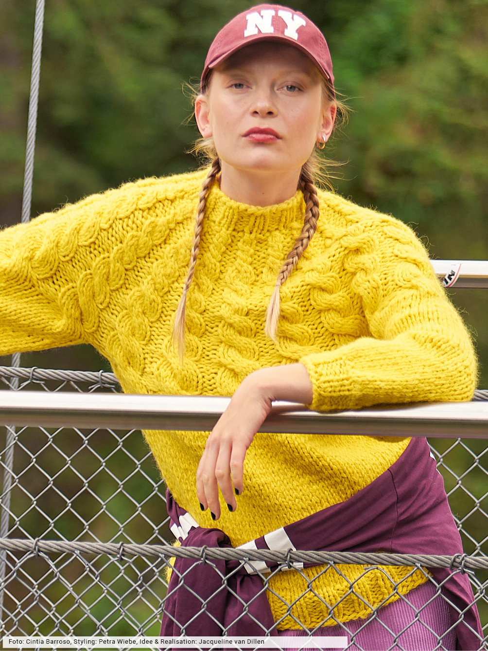 Modellansicht Bild 1: Pulli mit Zopfpasse