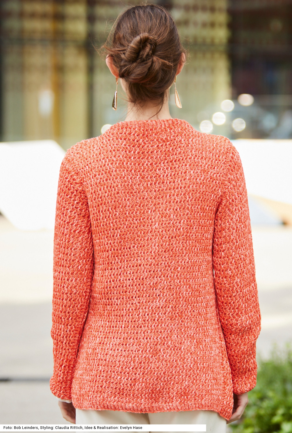 Modellansicht Bild 5: Jacke mit Strukturmuster in Korallenrot
