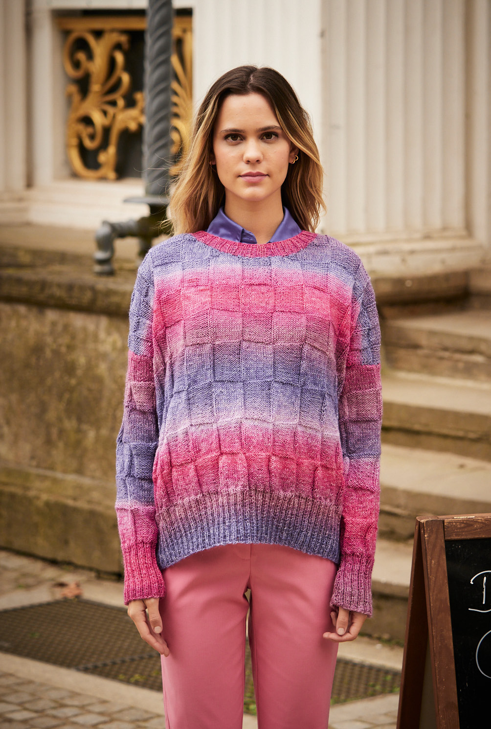 Pulli mit Karomuster in pink-lila Farbverlauf