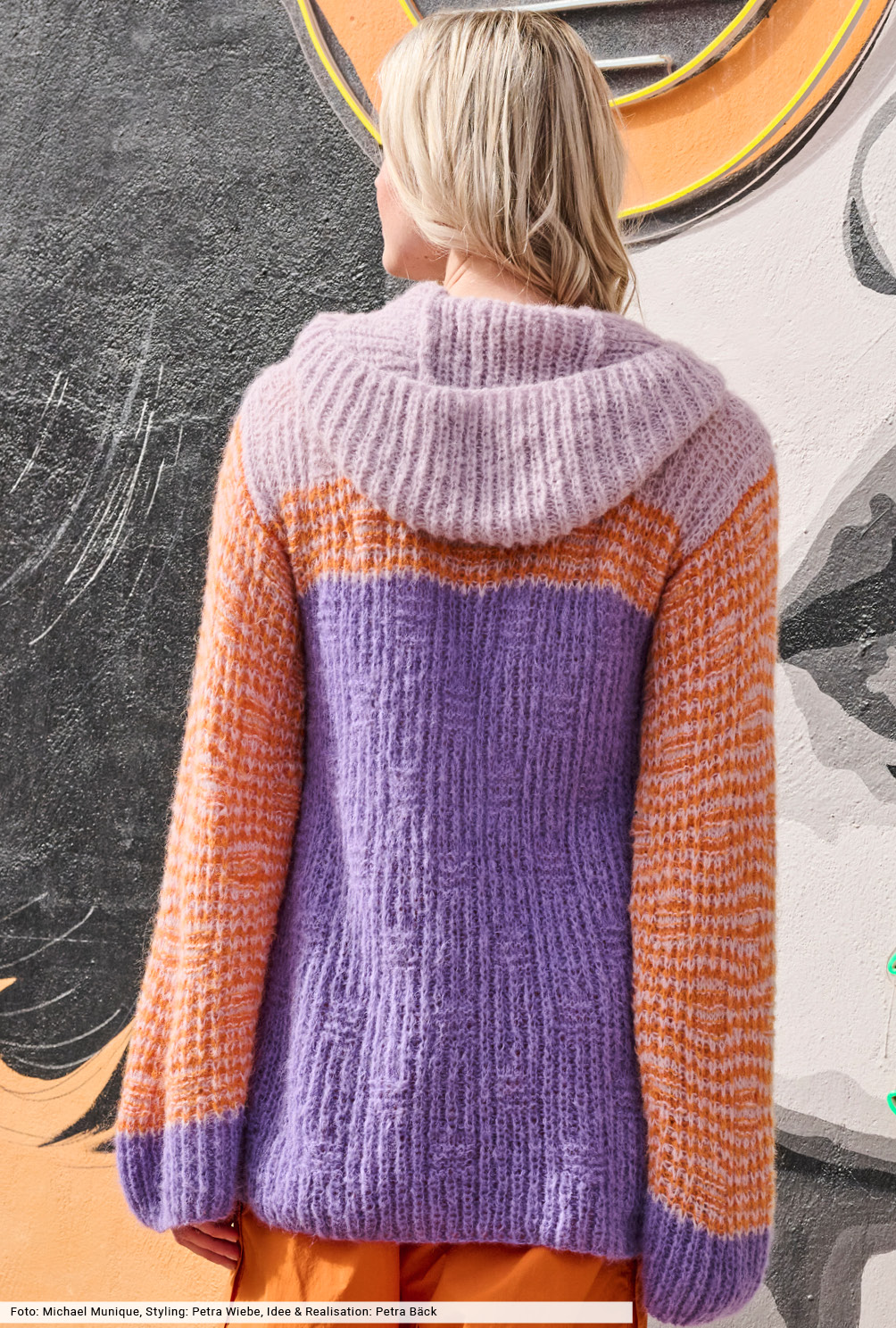 Modellansicht Bild 5: Longpulli mit Kapuze