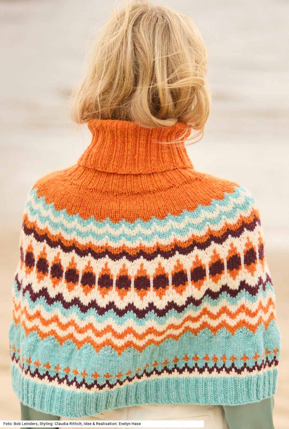 Modellansicht Bild 5: Pelerine im Jacquardmuster