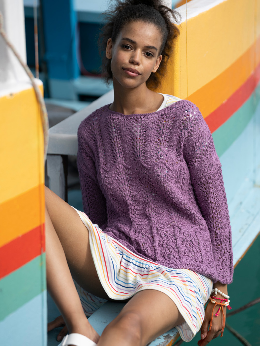 Modellansicht Bild 1: Mustermixpulli in Lavendel