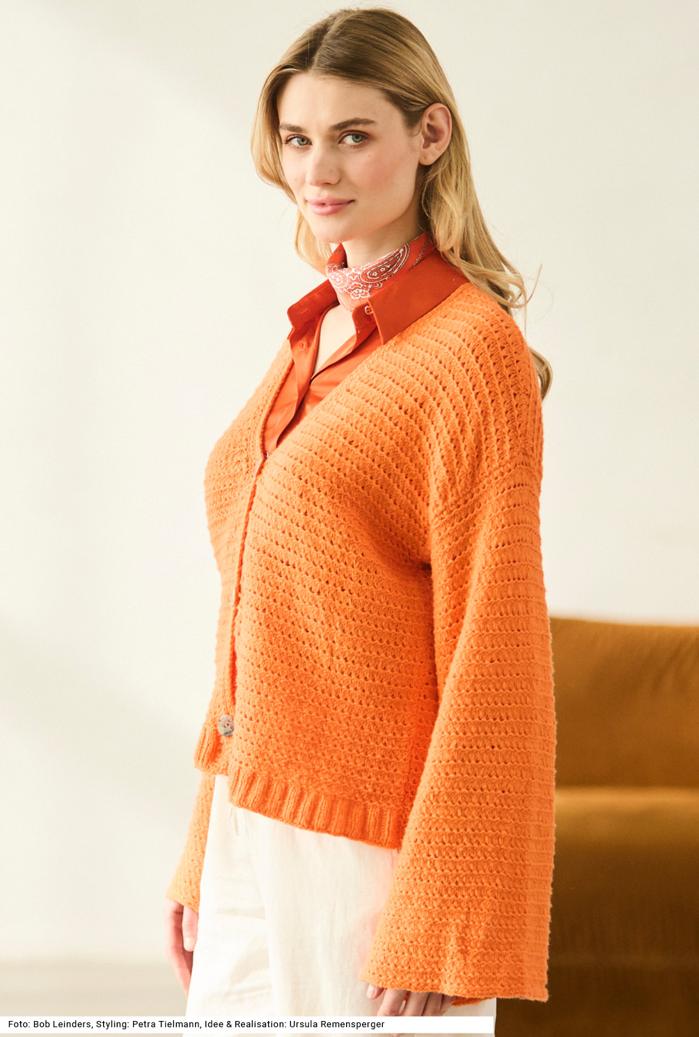 Modellansicht Bild 3: Jacke mit Trompetenärmeln