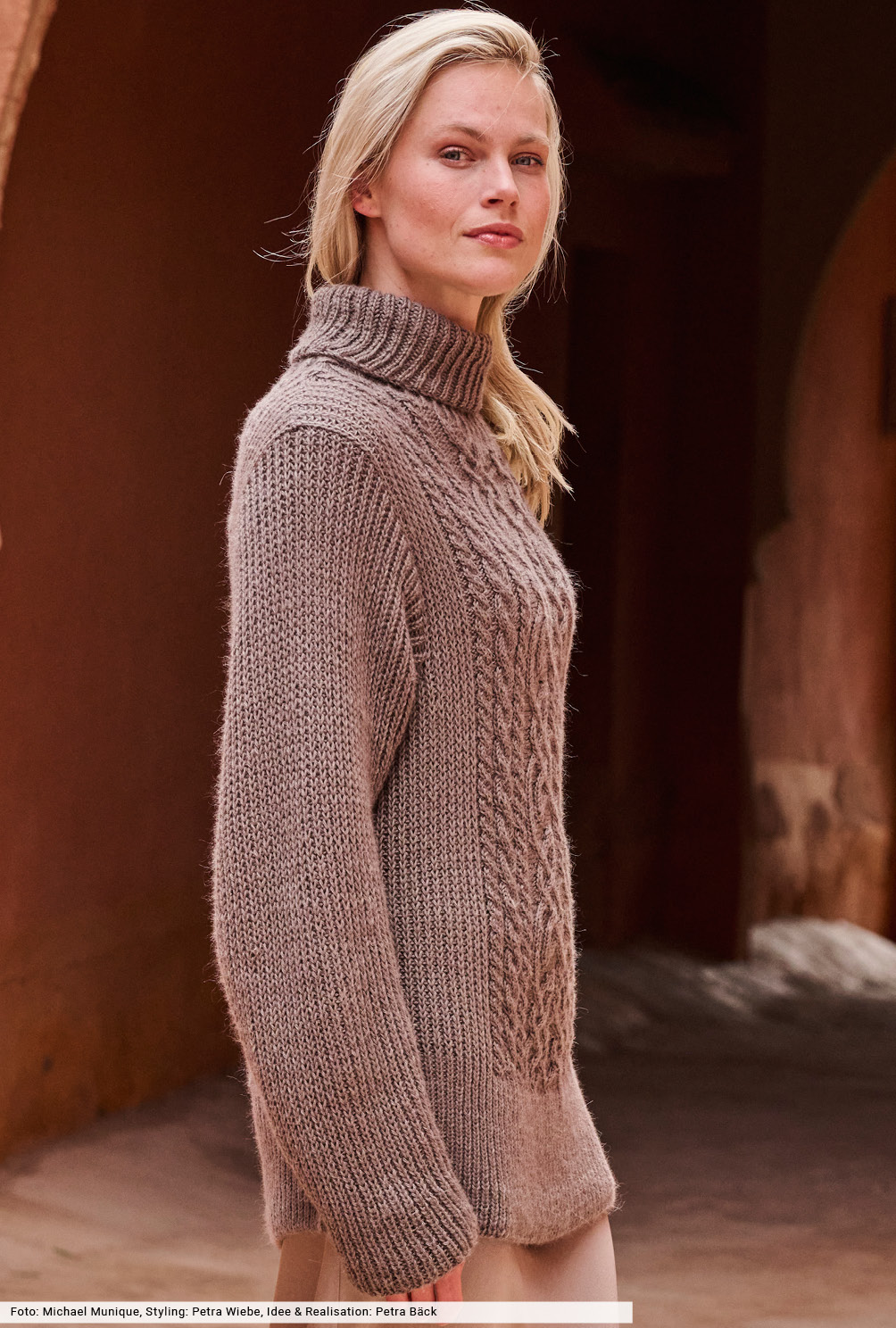 Modellansicht Bild 3: Pulli mit Rippen und Zöpfen