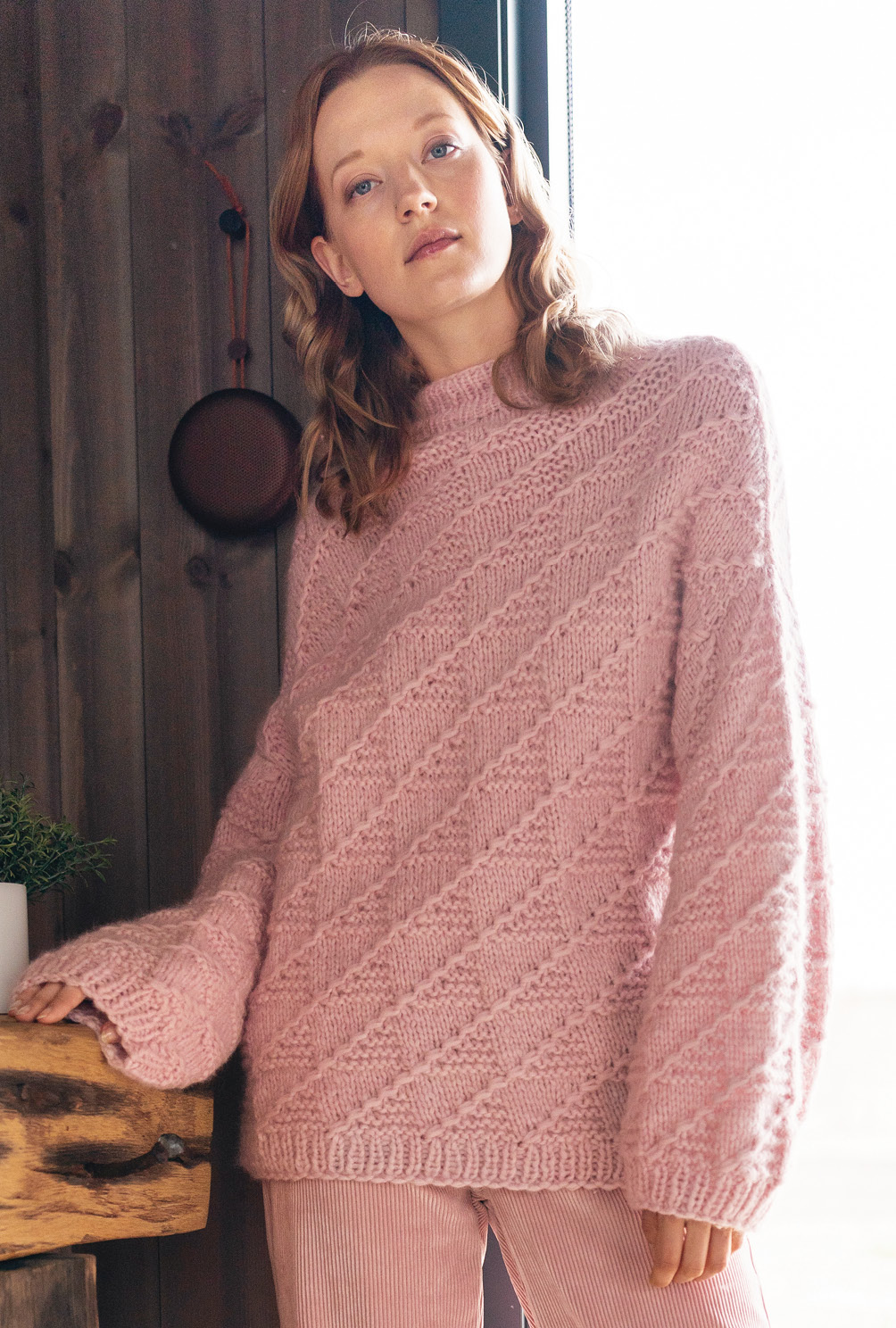 Modellansicht Bild 2: Pulli im Strukturmuster