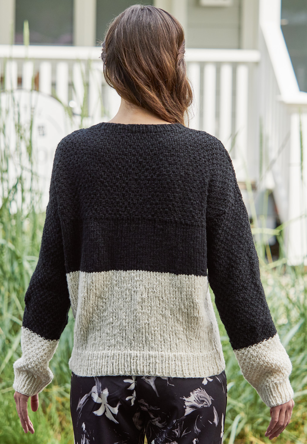 Modellansicht Bild 5: Sweater mit raffiniertem Kontrast