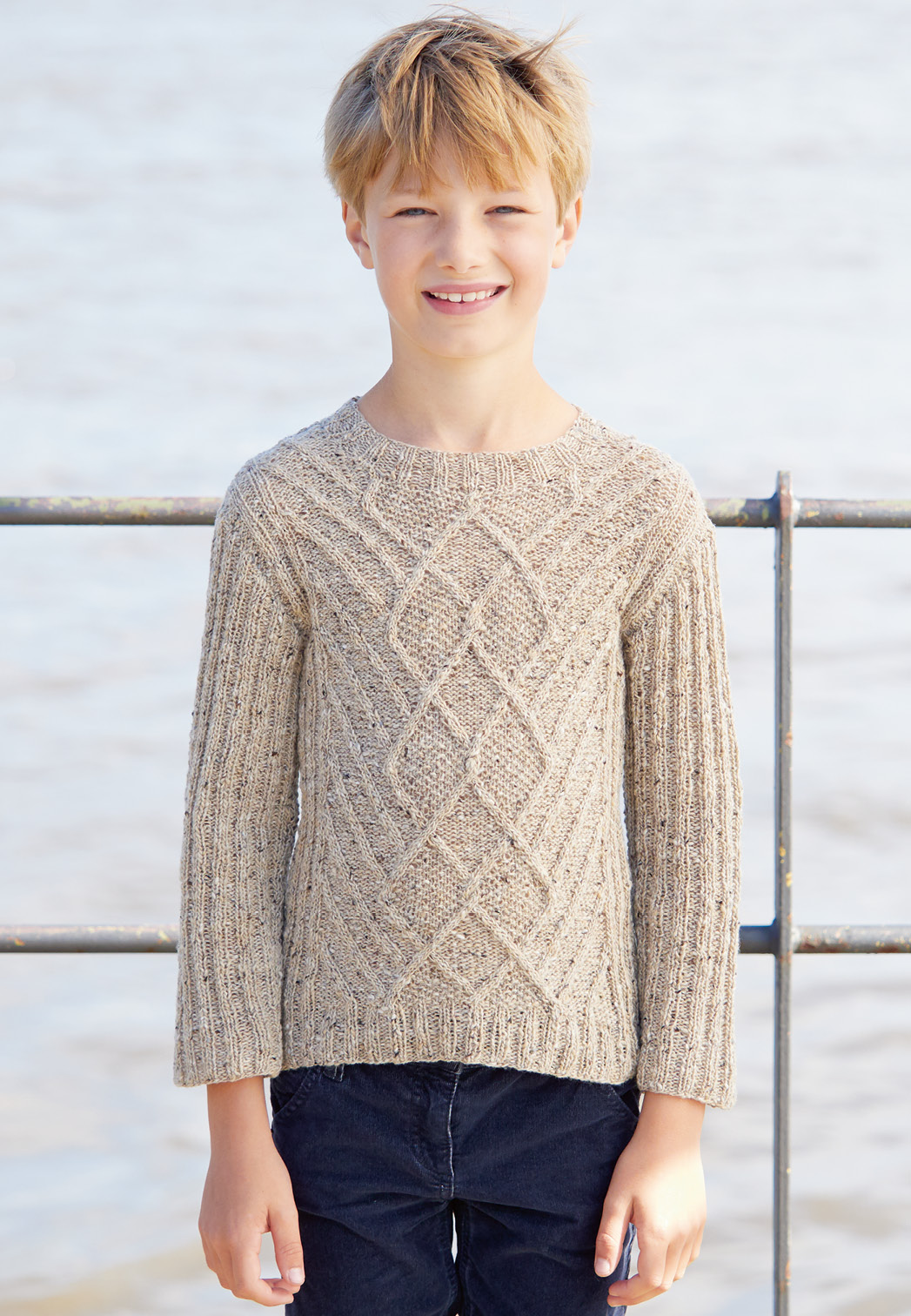 Modellansicht Bild 2: Tweedpulli mit Aranmuster