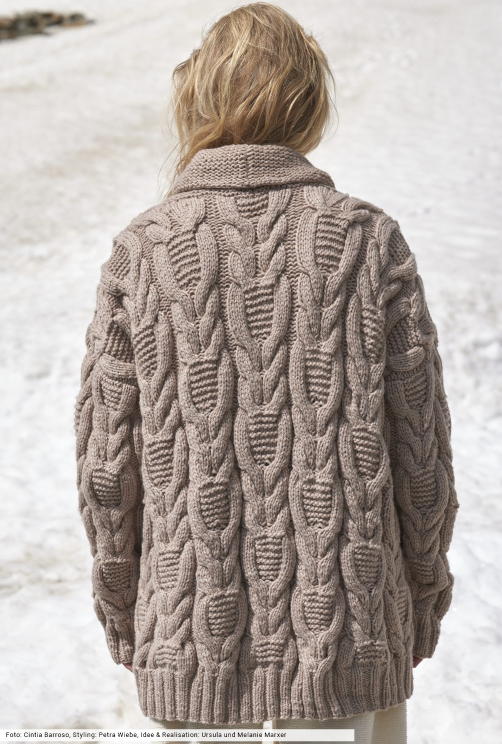 Modellansicht Bild 5: Jacke im Zopfmuster
