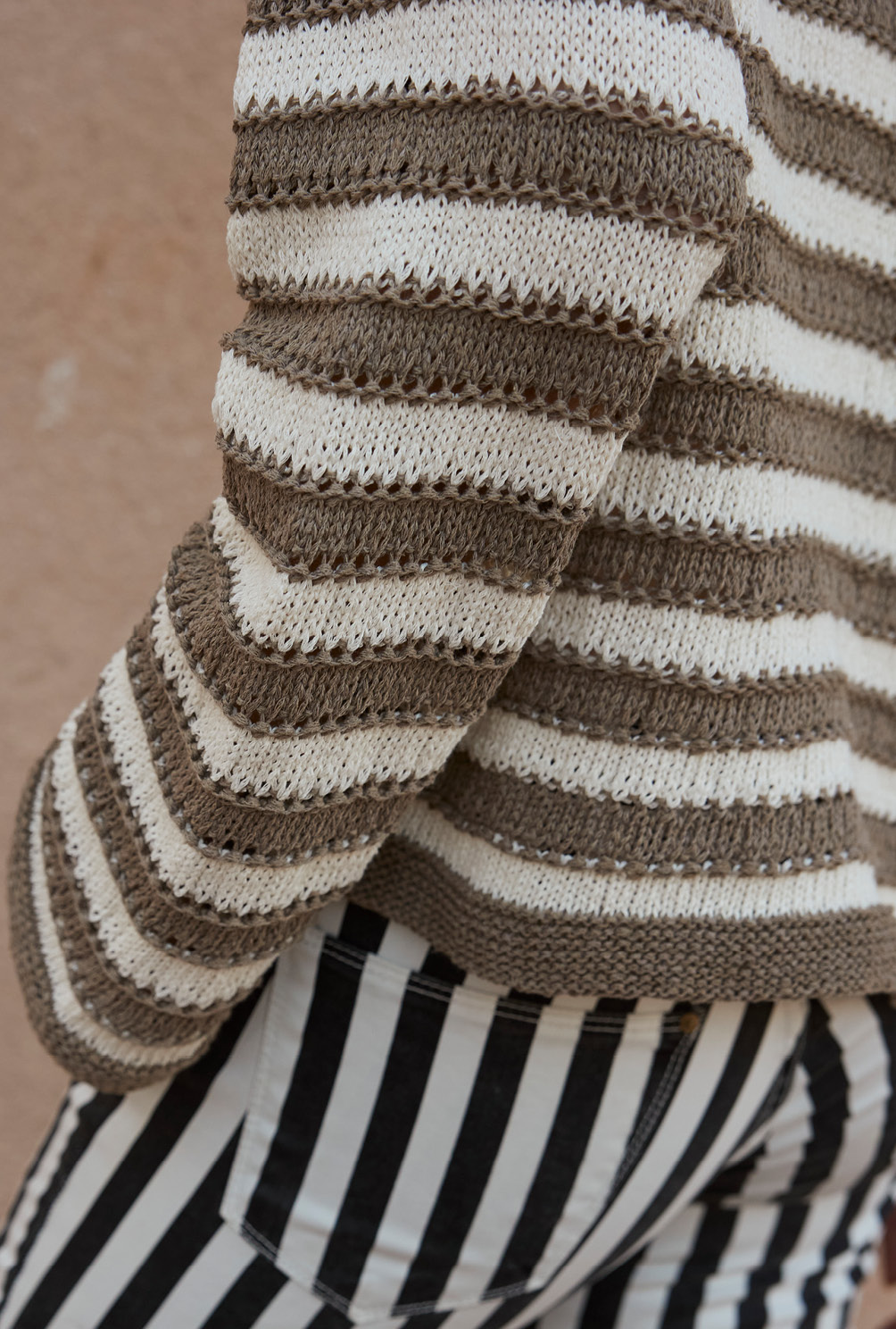 Modellansicht Bild 6: Gestreifter Raglanpulli