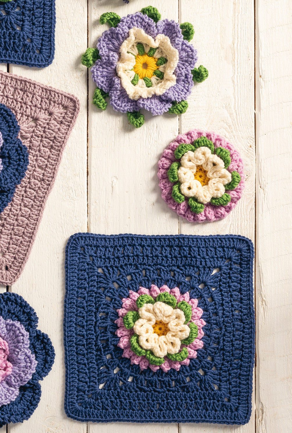 XXL-Granny-Square-Decke mit Blüten-Grannys (mit Lehrgang)