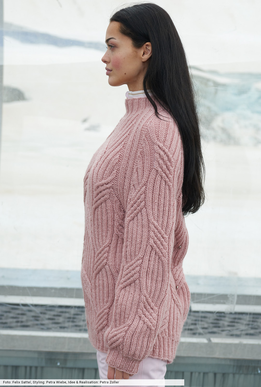 Modellansicht Bild 4: Zopf-Rippenpulli mit Raglanschrägungen