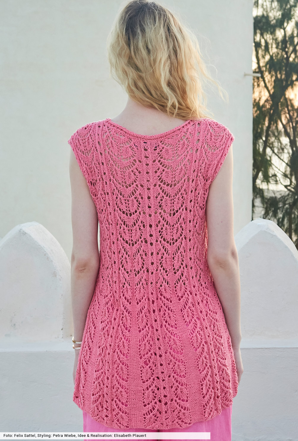 Modellansicht Bild 5: Langes Top mit Ajourstreifen