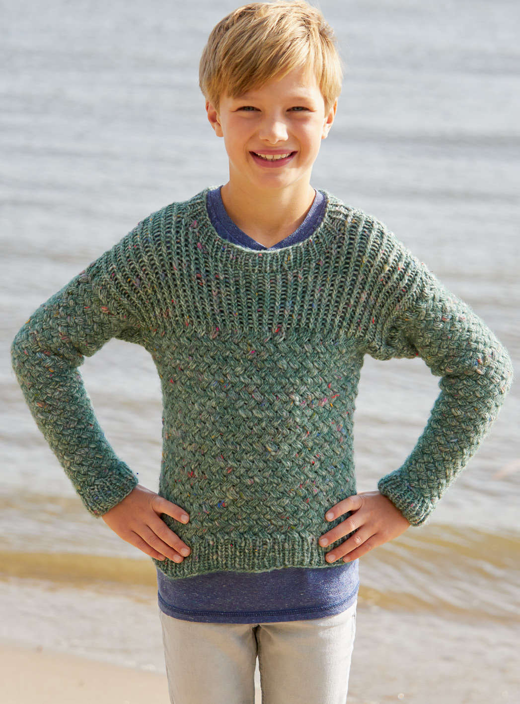 Modellansicht Bild 1: Tweedpulli mit Flechtmuster