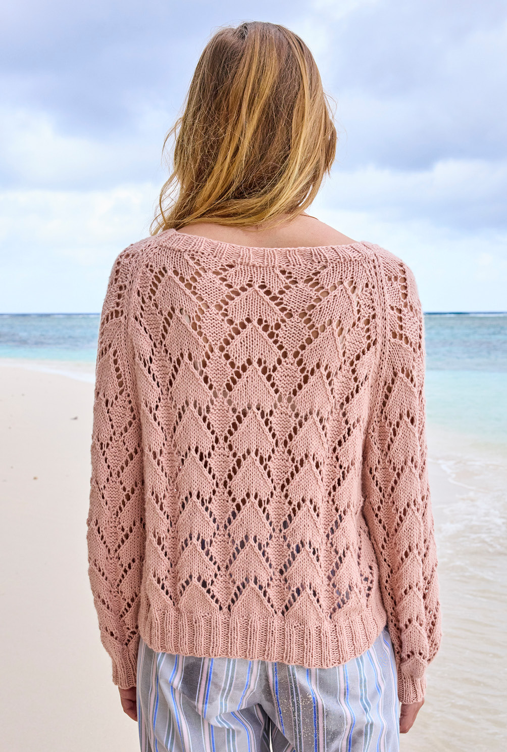 Modellansicht Bild 8: Legerer Ajourmuster-Pulli 