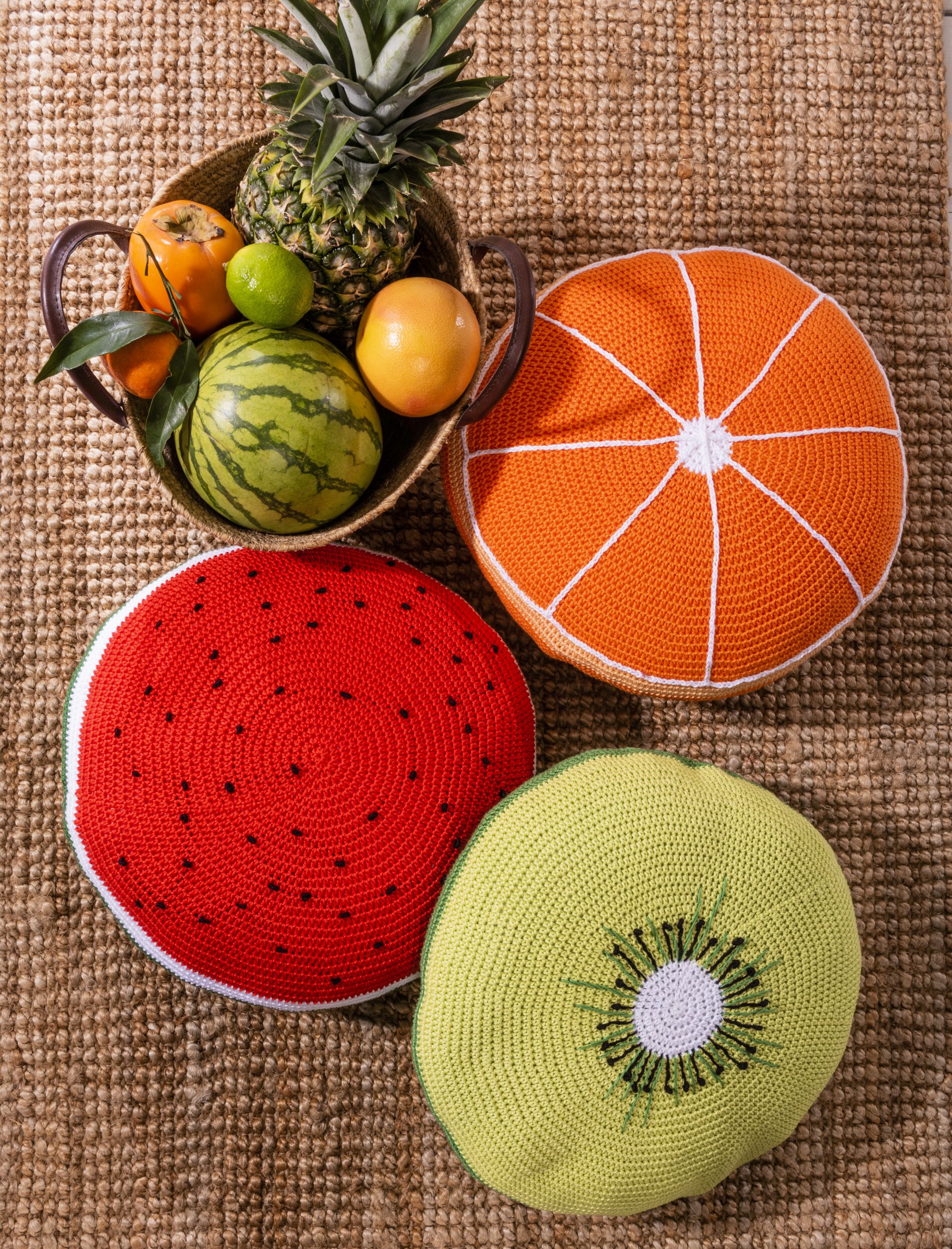 Bunte, handgemachte Kissen in Fruchtform: Orange, Wassermelone, Kiwi; kreativ, verspieltes Design.