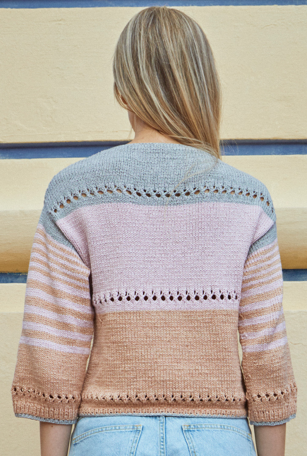 Modellansicht Bild 6: Pulli mit Colorblocking in Make-up-Tönen