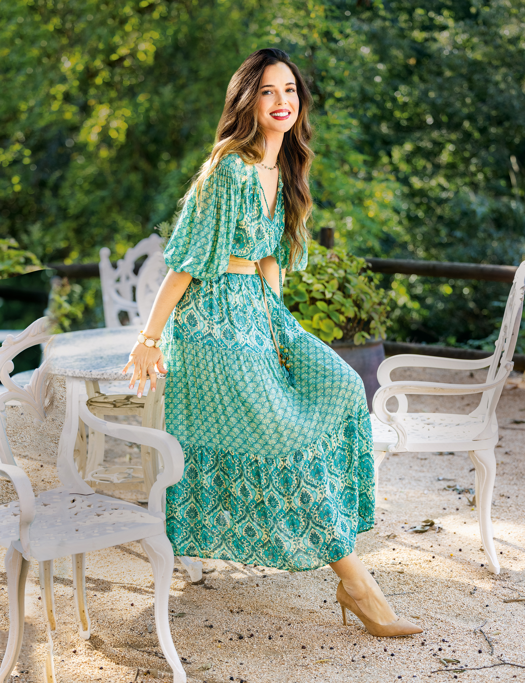 Grünes Maxikleid mit geometrischem Muster, luftiger Schnitt, modisch, sommerlich, handgemacht, DIY-Look.