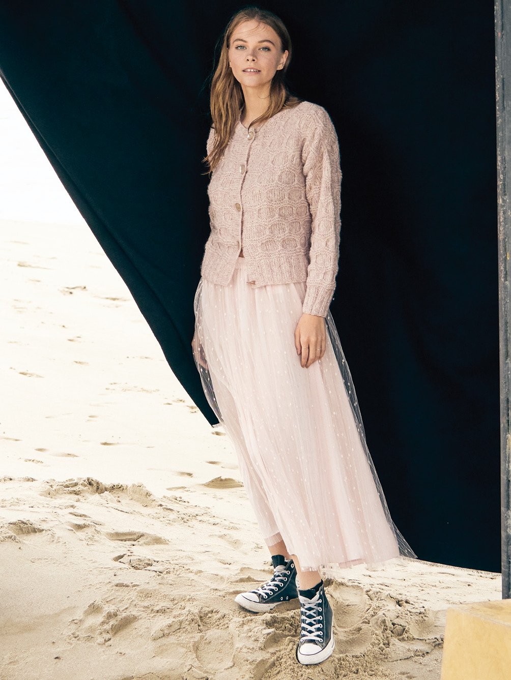 Modellansicht Bild 1: Jacke mit Wabenmuster ist Rosé