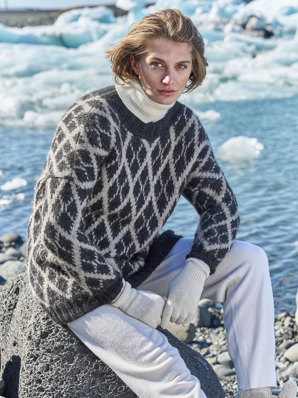 Modellansicht Bild 1: Fair-Isle-Pulli aus Alpakawolle
