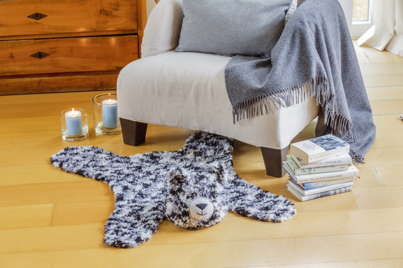 Handgemachter Teppich in Tierform, schwarz-weiß gemustert, kuschelig, modisch, DIY.