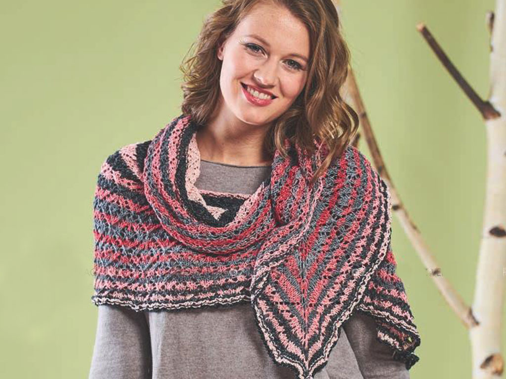 Modellansicht Bild 4: Woolly Hugs ovales Tuch mit Streifen