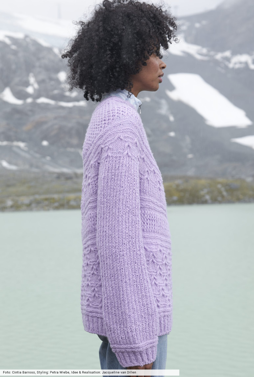 Modellansicht Bild 4: Mustermix-Pulli mit Rundpasse