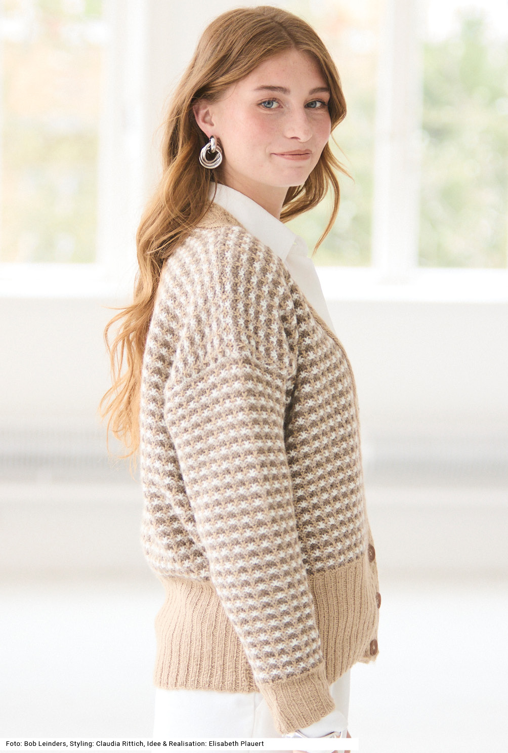 Modellansicht Bild 4: Jacke mit Hebemaschenmuster und Zopfblende