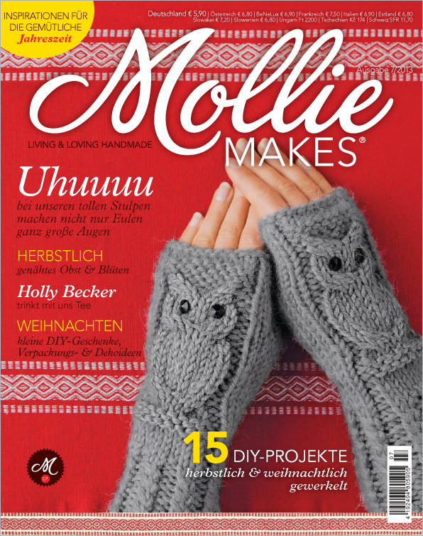 Graue Stulpen mit Eulenmuster, gestrickt im DIY-Stil. Modisch, handgefertigt, detailreich und herbstlich.