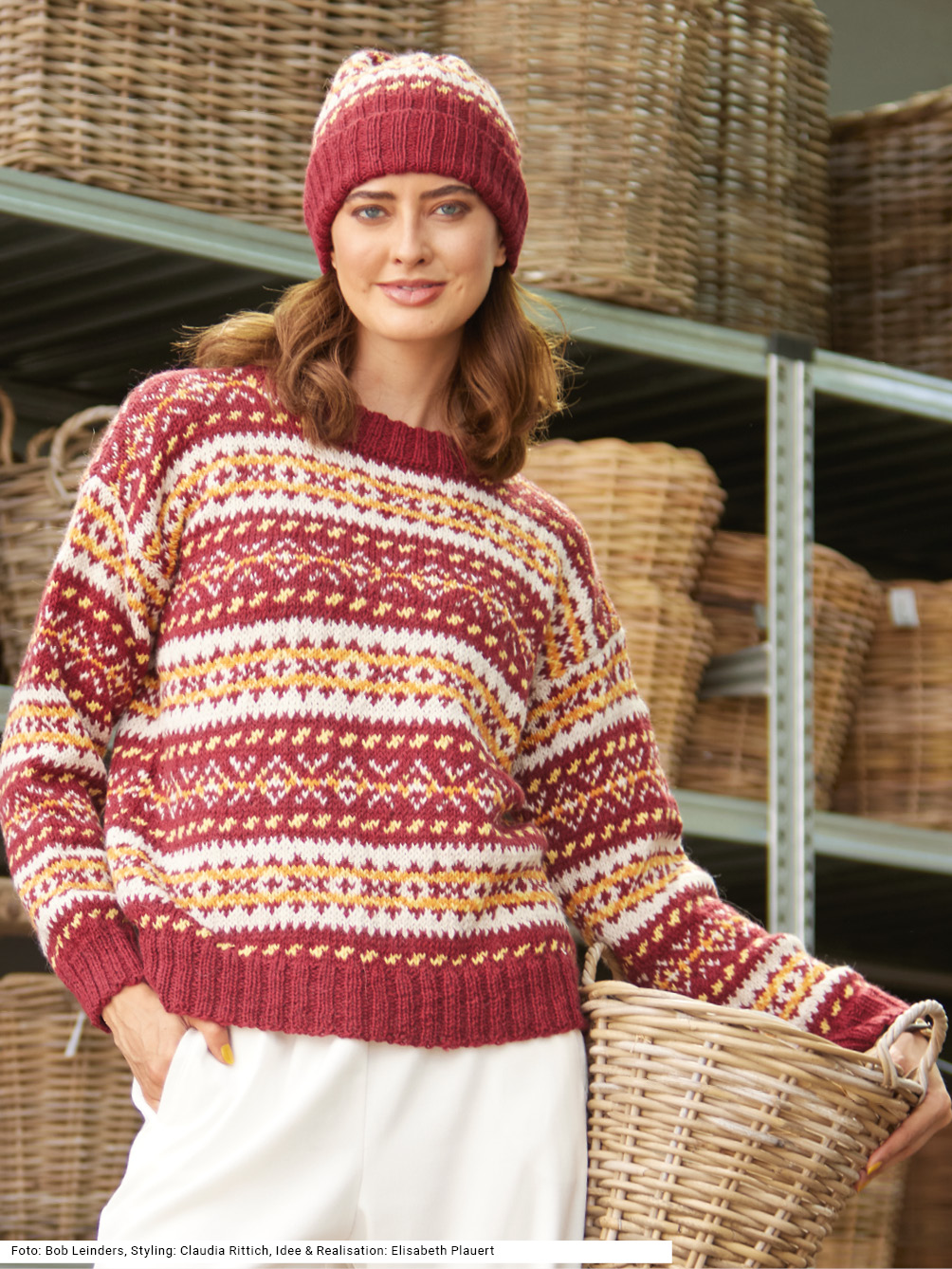 Modellansicht Bild 1: Norweger-Pulli und Mütze in Bordeaux, Beige, Gelb und Orange