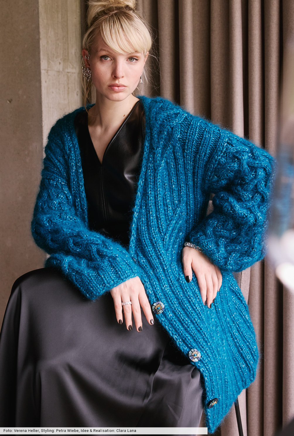Modellansicht Bild 2: Glitzerjacke mit Rippenstrukturen
