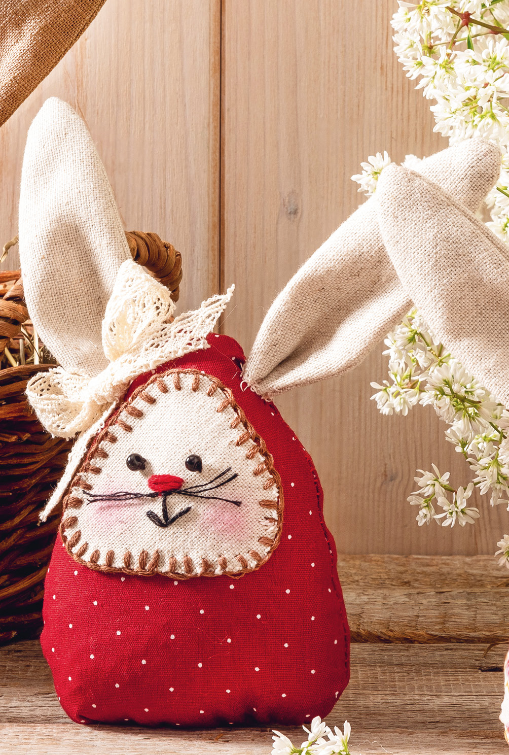 Modellansicht Bild 4: Genähte Hasenfamilie in Beige-Rot-Weiß