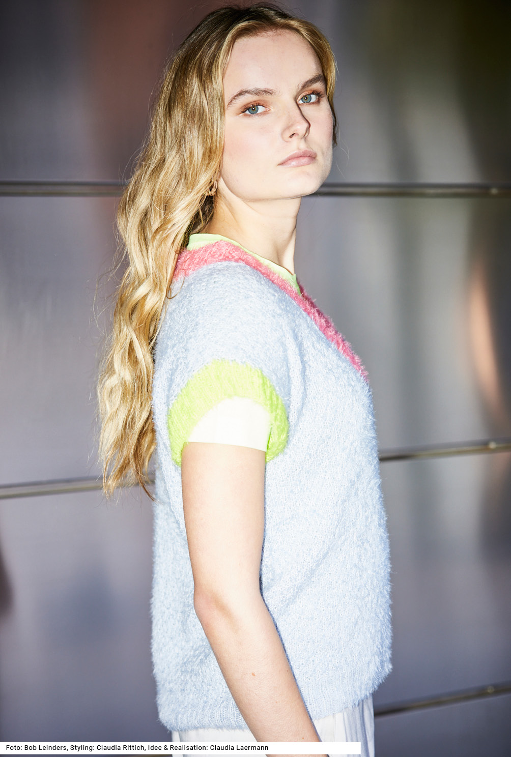 Modellansicht Bild 4: Pullunder mit farbigen Blenden