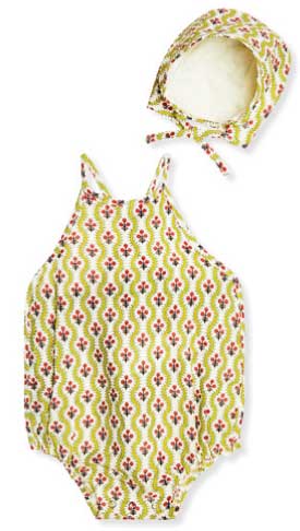 Handgemachter Babyanzug mit Kapuze, retro Muster in Grün-Rot, einfache Träger. Modisches, stilvolles Design.