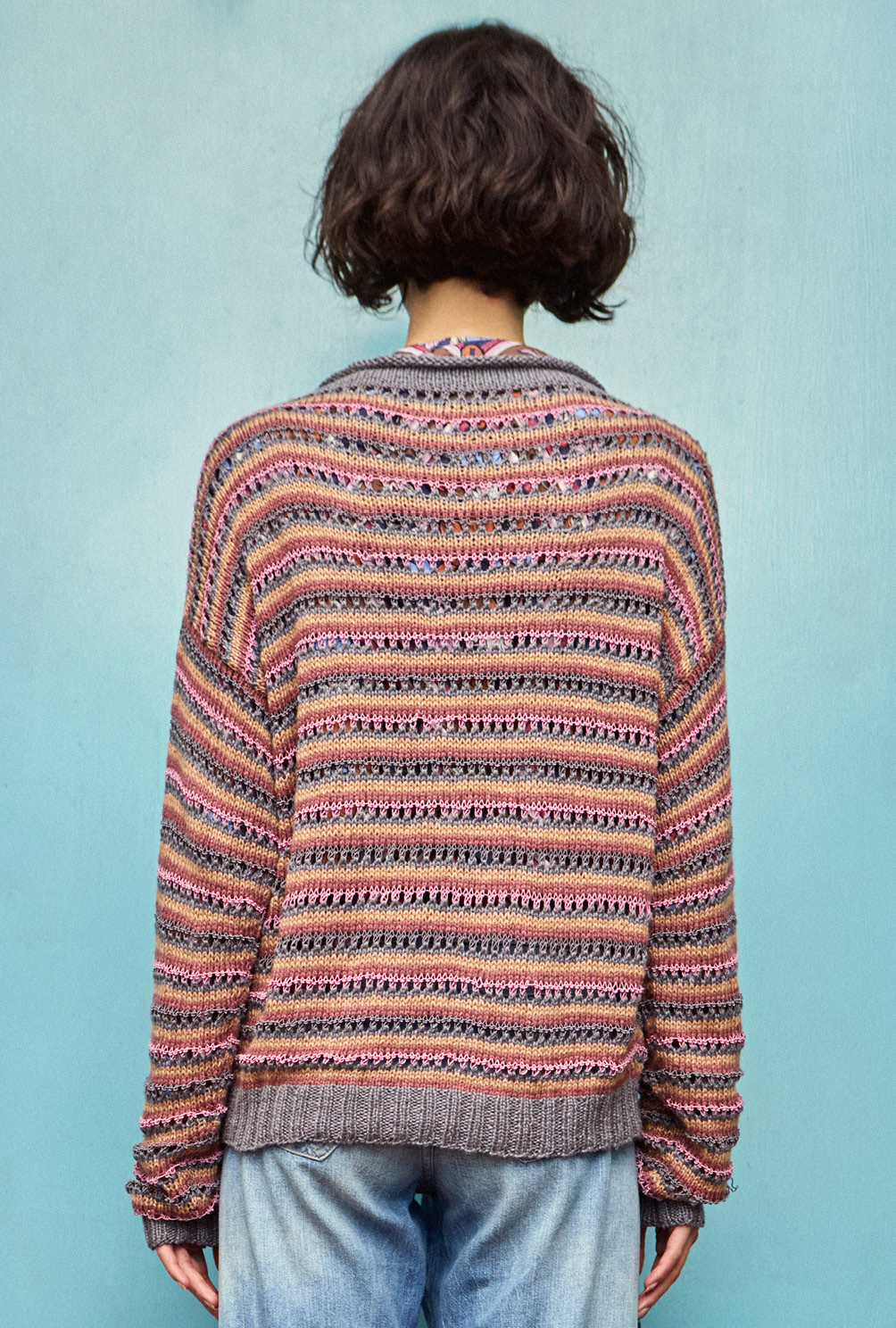 Modellansicht Bild 6: Ringelpulli mit Matt-Glanzeffekten