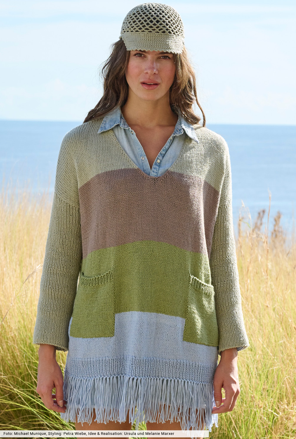 Modellansicht Bild 2: Streifenpulli mit Kappe