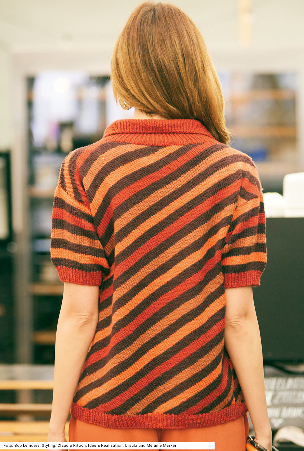 Modellansicht Bild 5: Polo-Pulli in Diagonalstreifen in Dunkelbraun, Rost, Camel und Orange