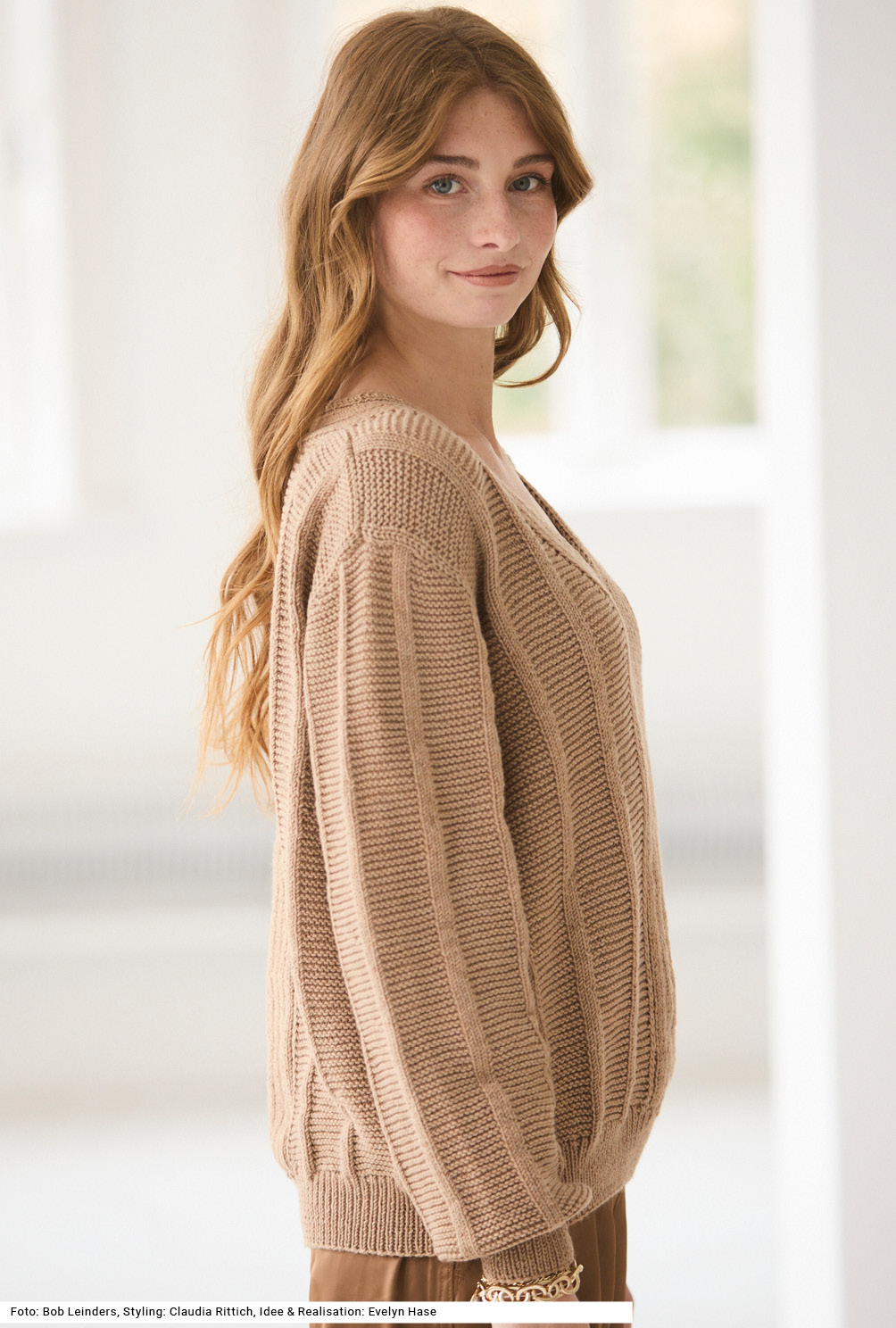 Modellansicht Bild 4: Pulli mit V-Ausschnitt