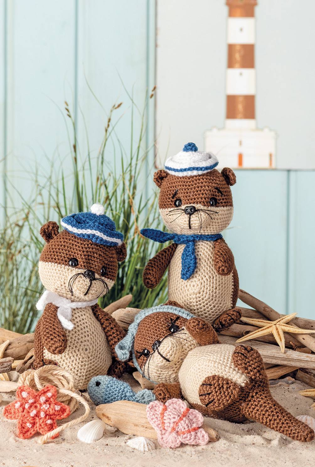 Handgemachte Otter, braun-beige. Matrosenmütze, Schal, maritim. Modisch, DIY-Stil, detailreich.