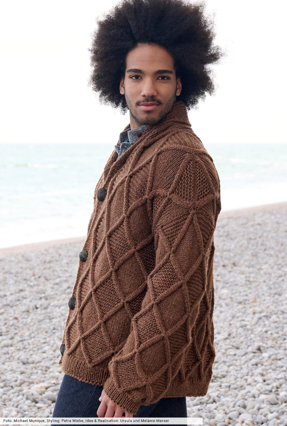 Modellansicht Bild 3: Cardigan mit Schalkragen