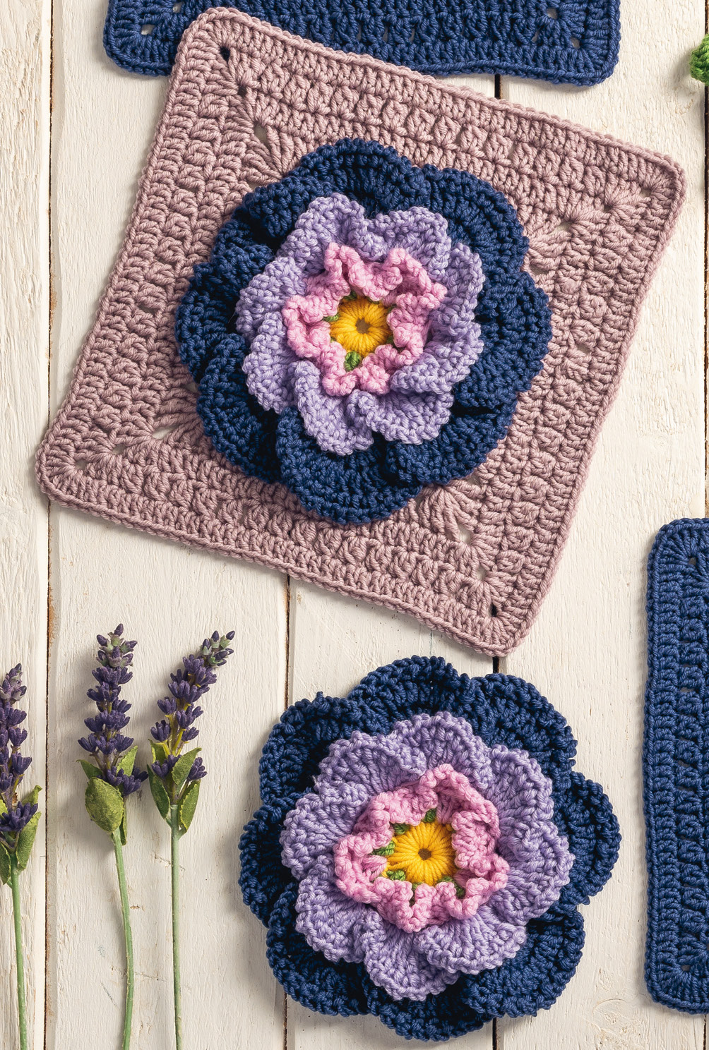 XXL-Granny-Square-Decke mit Blüten-Grannys (mit Lehrgang)