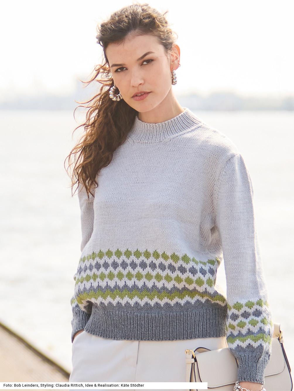 Modellansicht Bild 1: Pulli mit Jacquardbordüre